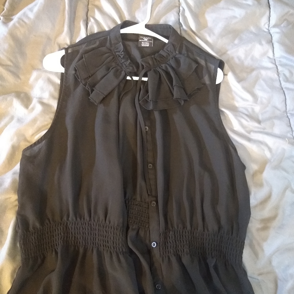 Ruffled collar tank top